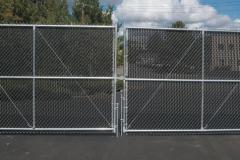 Double-Drive-Chain-Link-Gate-with-Privacy-Slats